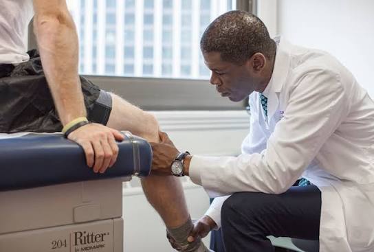How Orthopedic Surgeons Collaborate With Sports Medicine Specialists